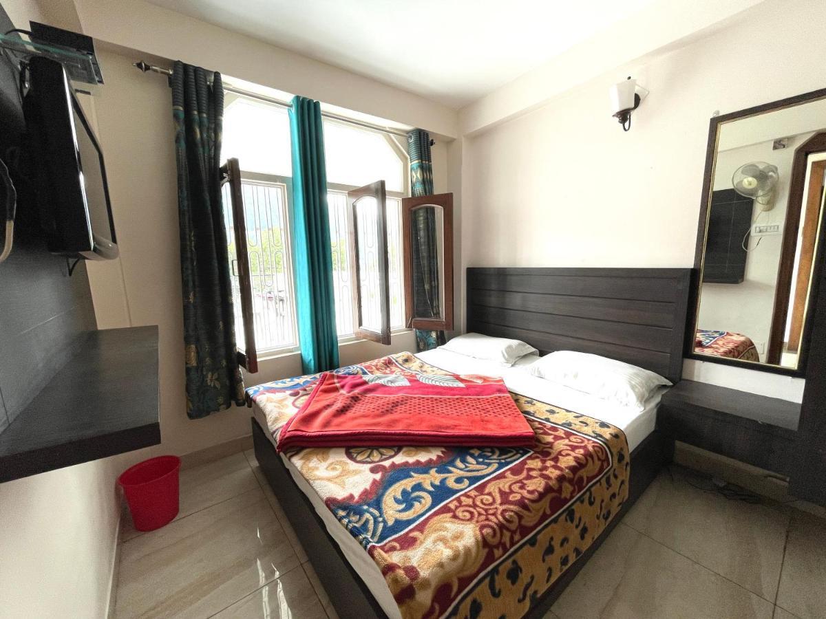 Hotel Prince ! Nainital Mall Road-Prime-Location In-Front-Of-Naini-Lake Hygiene-And-Spacious-Room エクステリア 写真