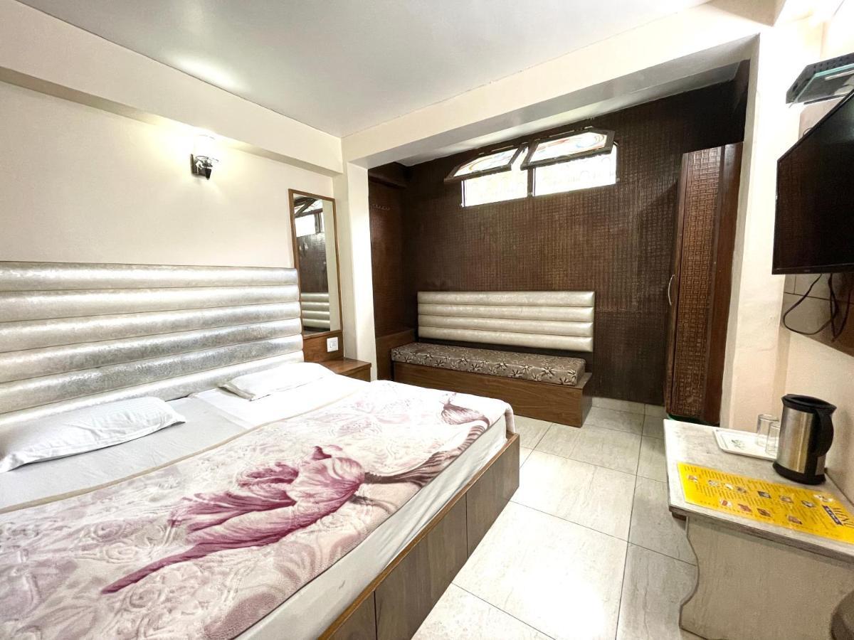 Hotel Prince ! Nainital Mall Road-Prime-Location In-Front-Of-Naini-Lake Hygiene-And-Spacious-Room エクステリア 写真