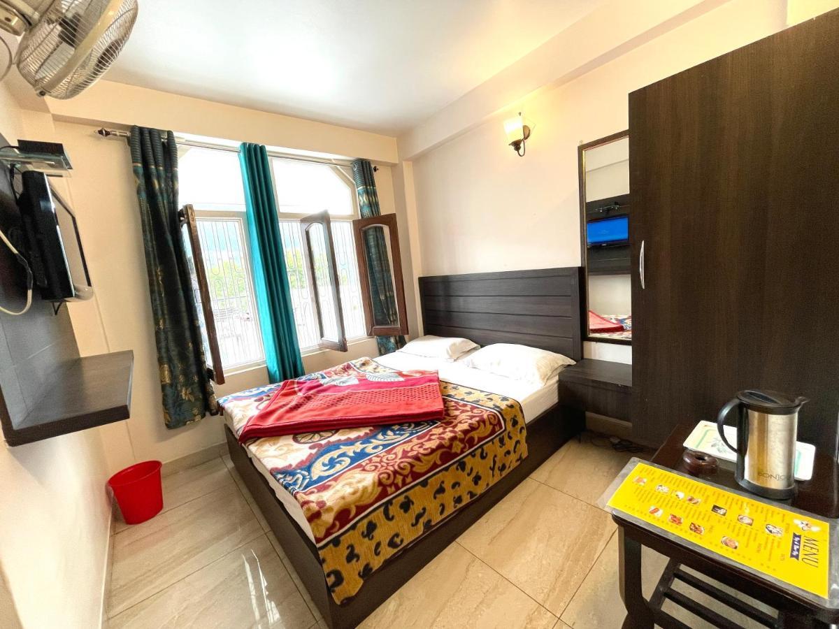 Hotel Prince ! Nainital Mall Road-Prime-Location In-Front-Of-Naini-Lake Hygiene-And-Spacious-Room エクステリア 写真