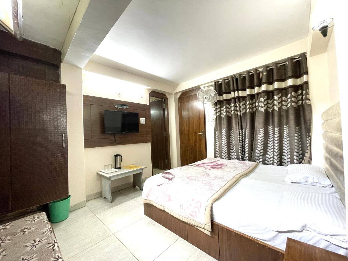 Hotel Prince ! Nainital Mall Road-Prime-Location In-Front-Of-Naini-Lake Hygiene-And-Spacious-Room エクステリア 写真